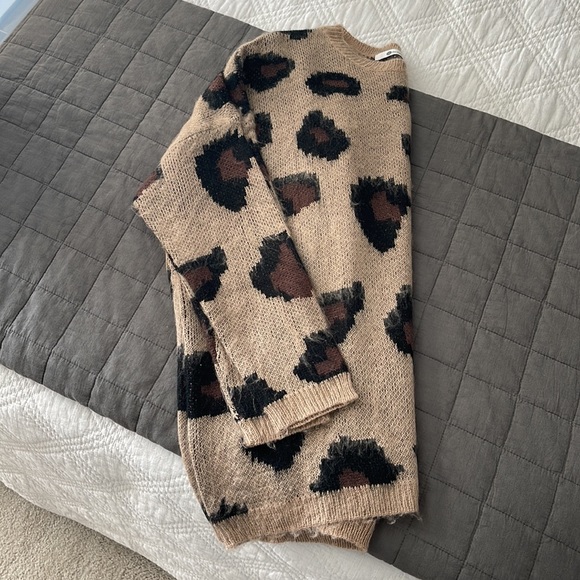 Cheetah print sweater - Picture 6 of 6